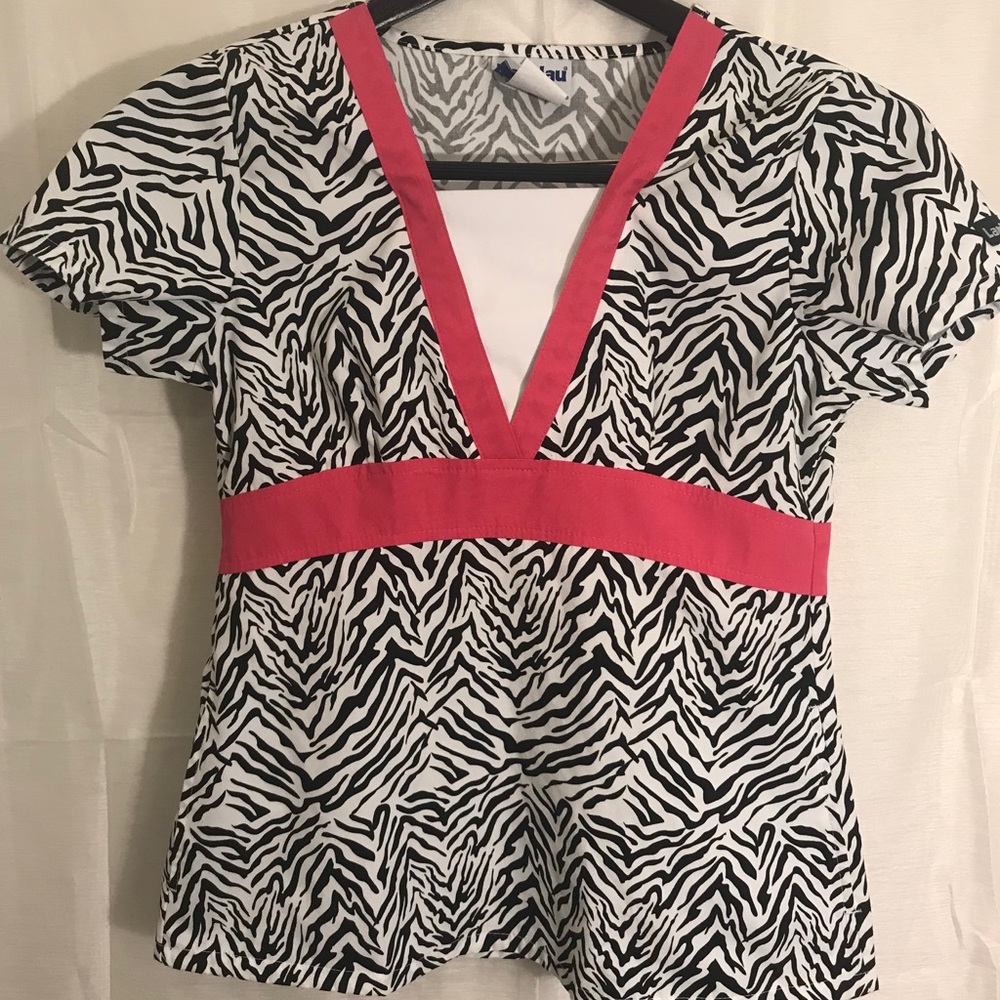 Landau women’s scrub top preowned size small